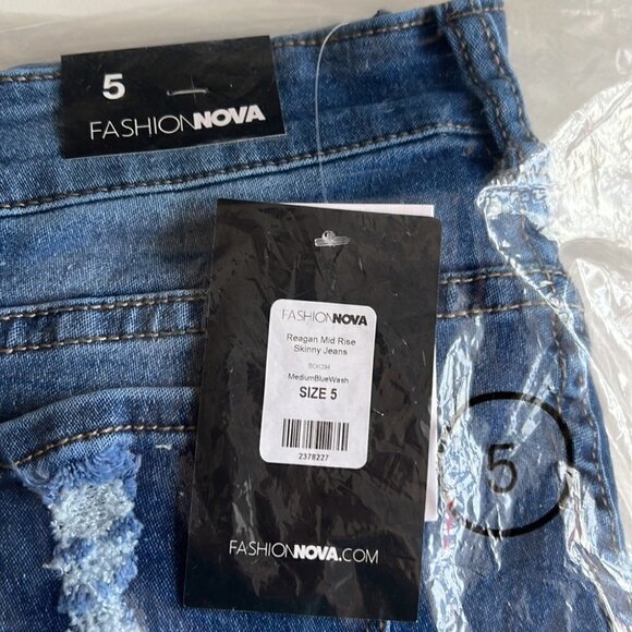 Fashion Nova, Women's Reagan Mid Rise Skinny Jeans-Medium Blue Wash. Size:5. NWT - Picture 3 of 13